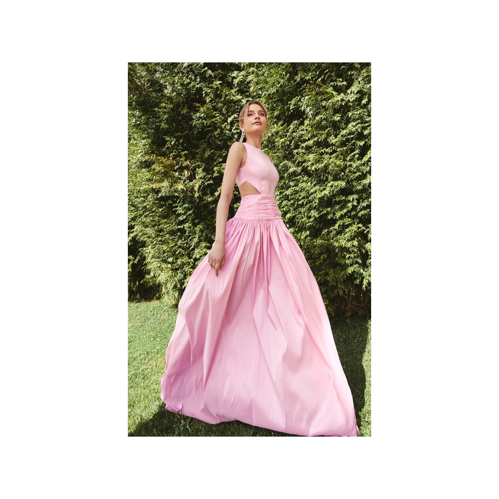 Vestido largo rosa de fiesta para boda con canesú drapeado