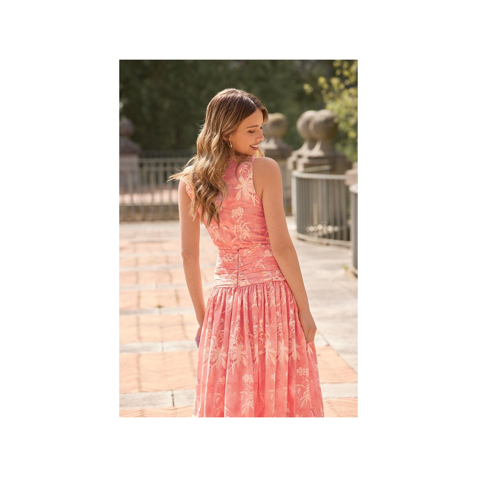 Vestido largo rosa con flores blancas de fiesta para boda con