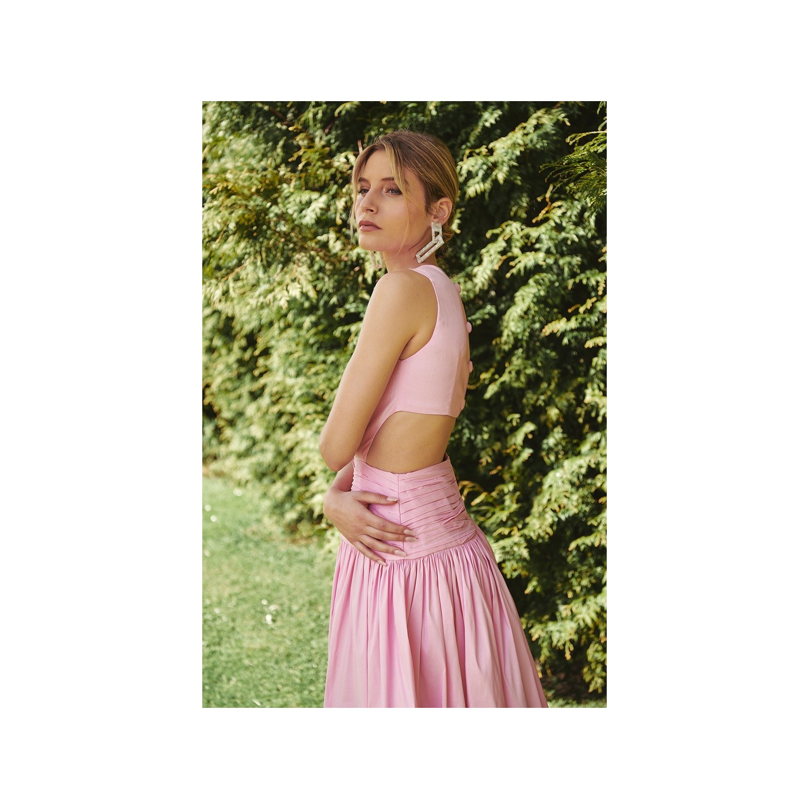 Vestido largo rosa de fiesta para boda con canesú drapeado