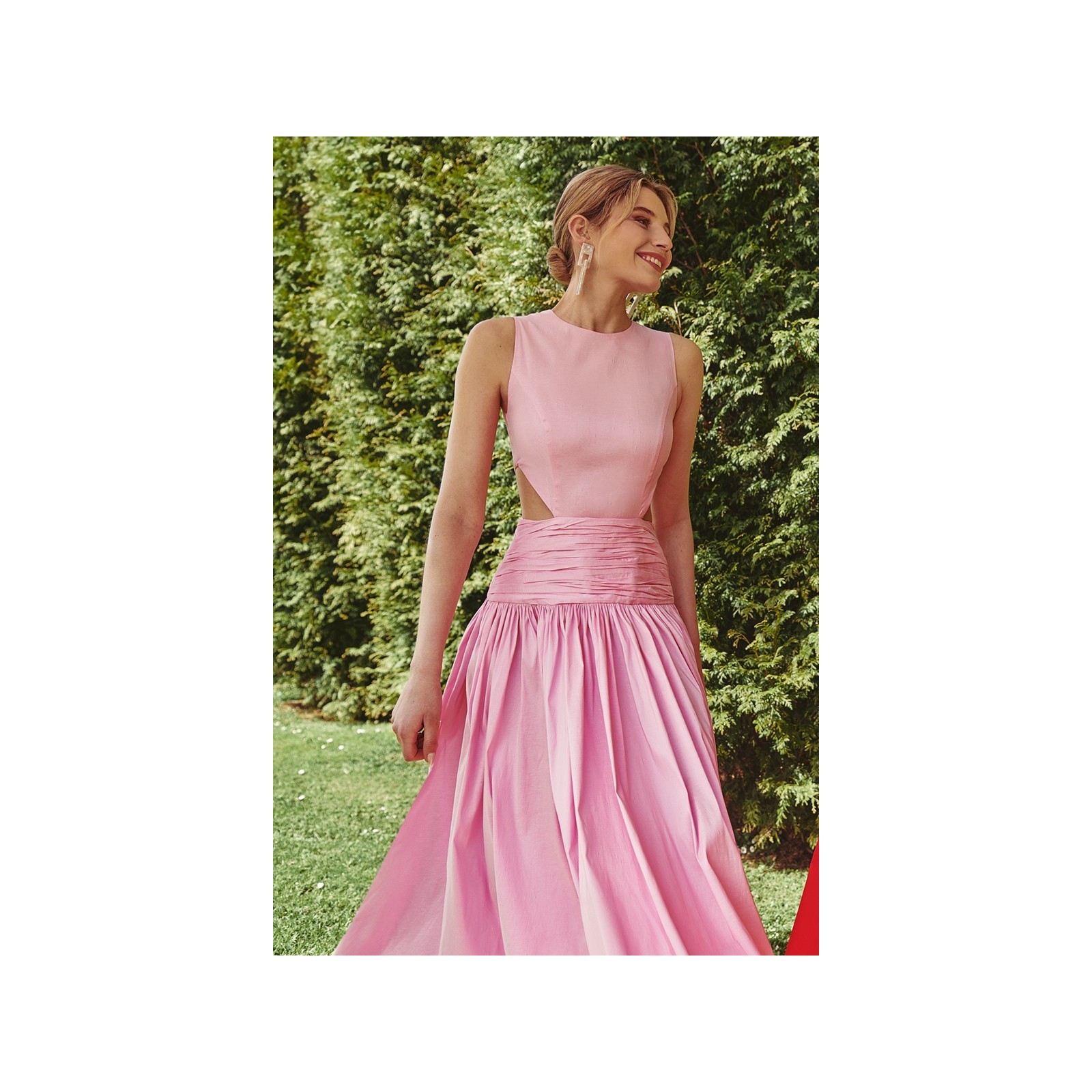 Vestido largo rosa de fiesta para boda con canesú drapeado