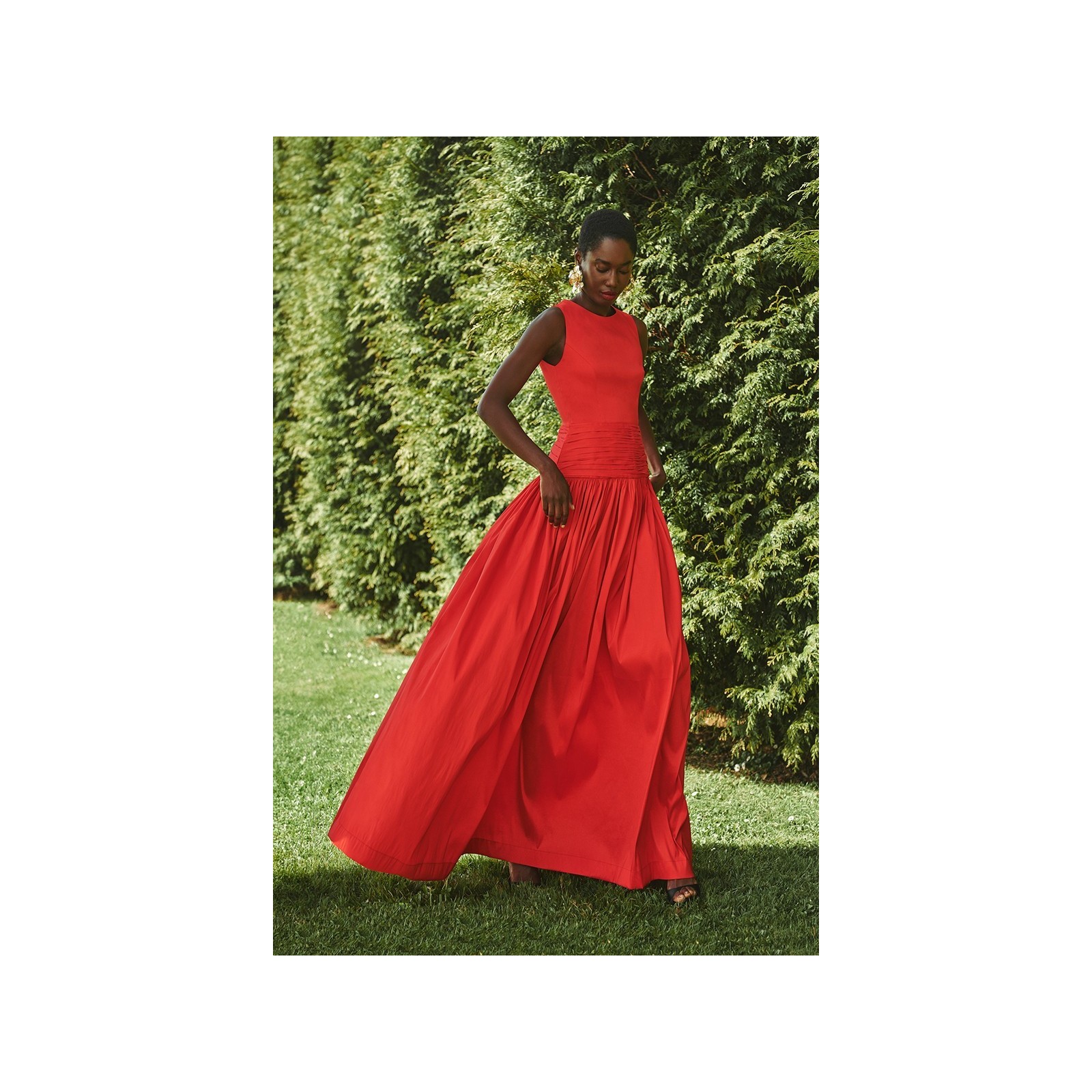 Vestido largo rojo de fiesta para boda con canesú drapeado