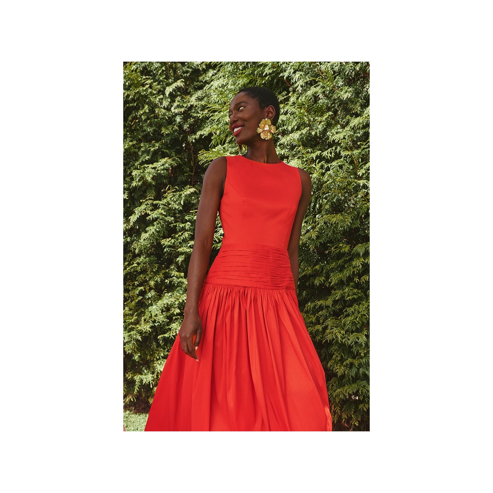 Vestido largo rojo de fiesta para boda con canesú drapeado