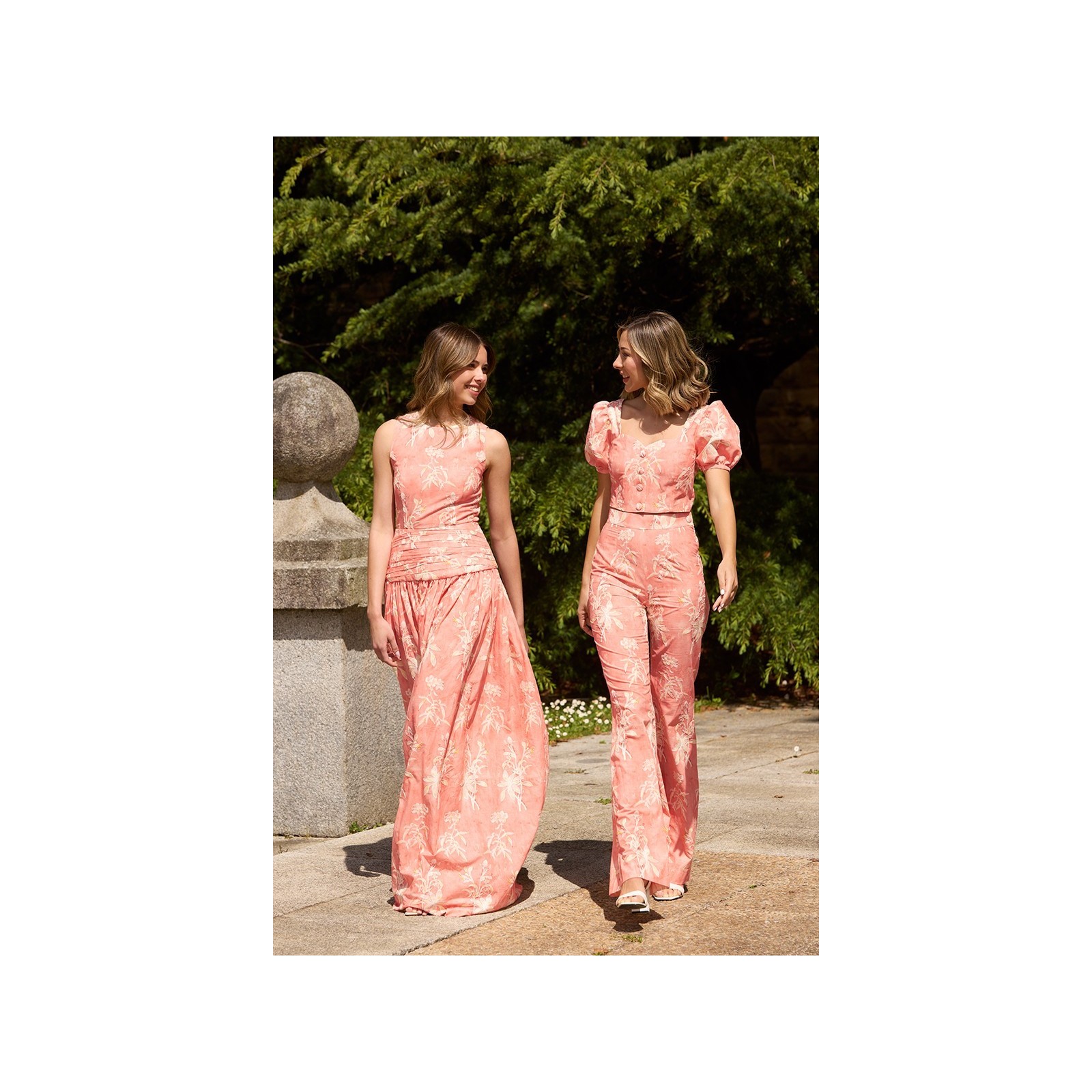 Vestido largo rosa con flores blancas de fiesta para boda con