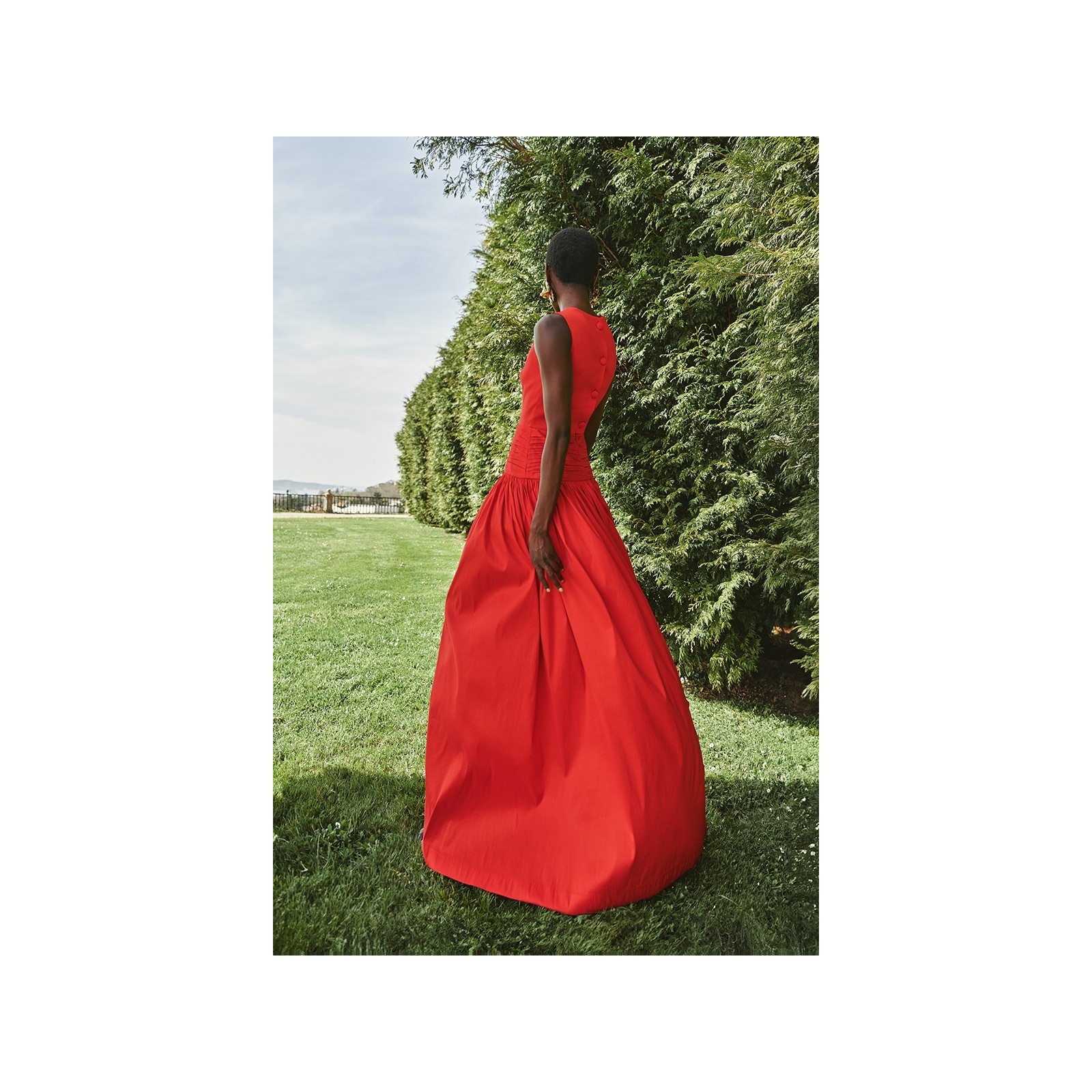 Vestido largo rojo de fiesta para boda con canesú drapeado