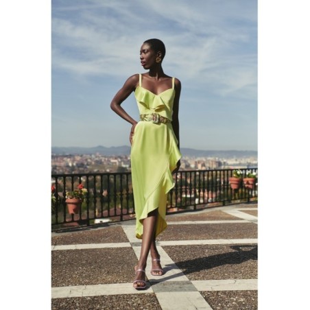 vestido de fiesta cruzado en saten lima con volante y tirantes finos