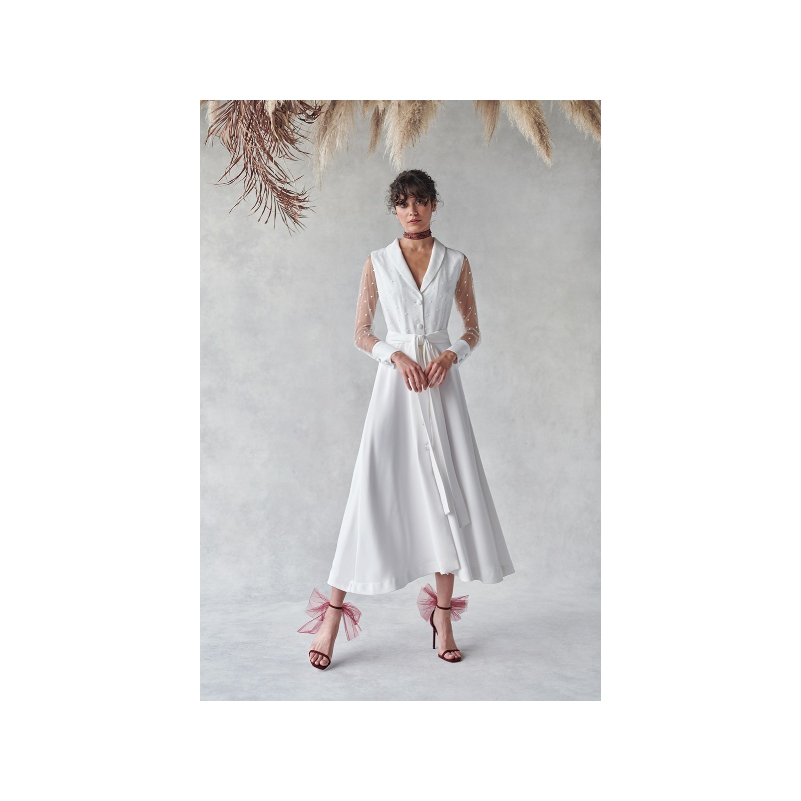 vestido camisero  en tul con plumetti bordado y crep blanco para