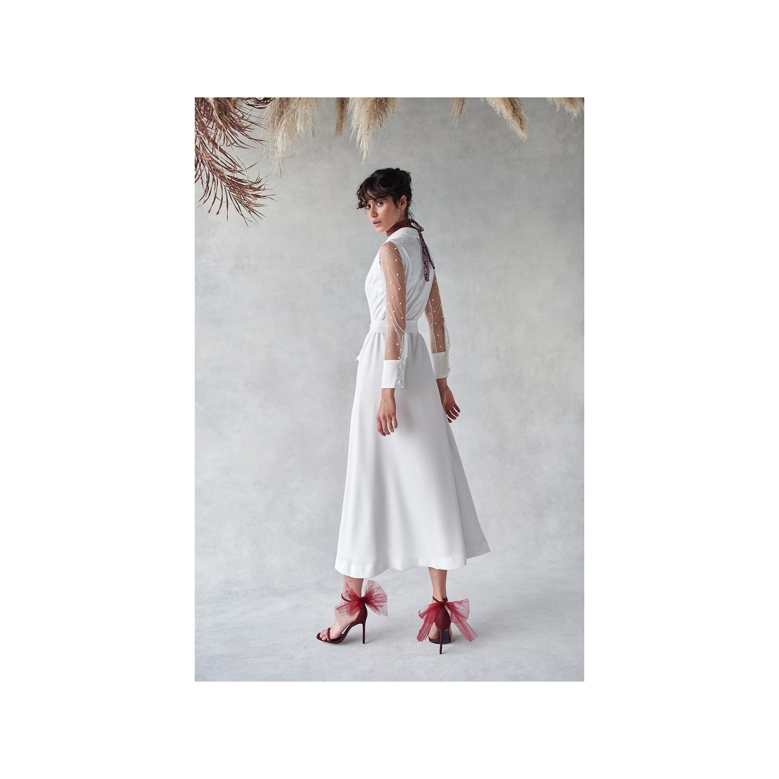vestido camisero  en tul con plumetti bordado y crep blanco para