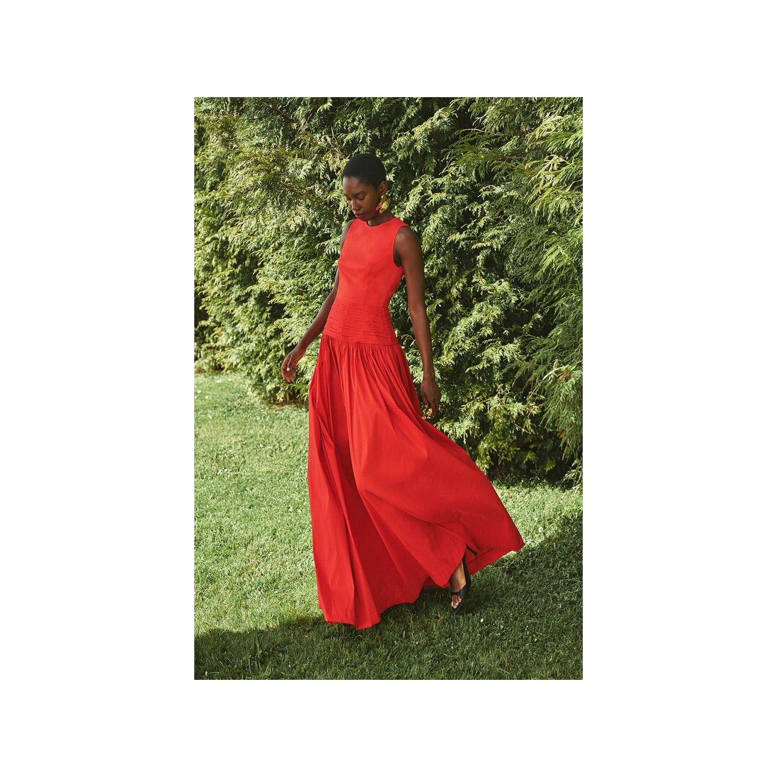 Vestido largo rojo de fiesta para boda con canesú drapeado