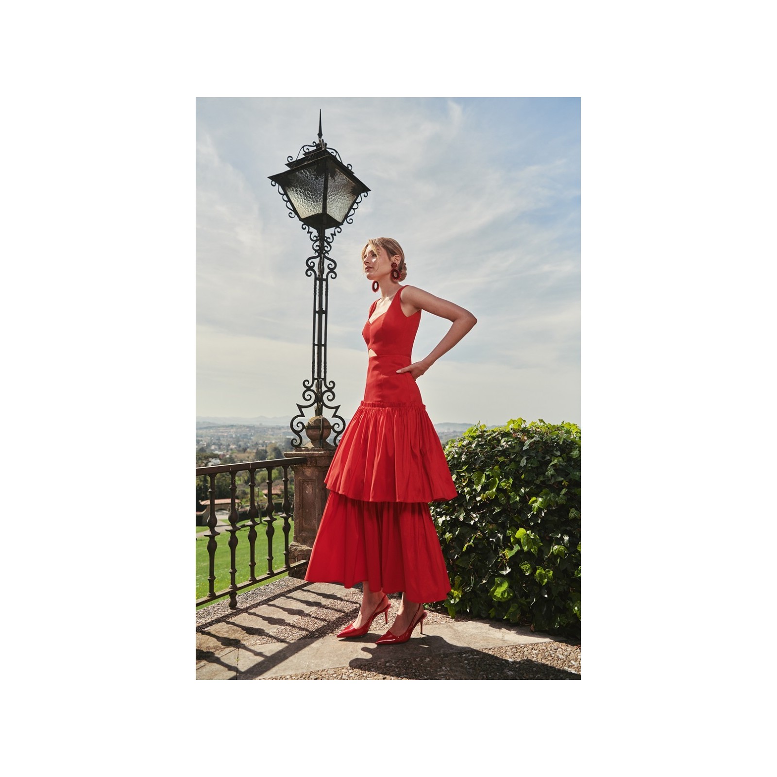 Vestido midi rojo de fiesta para boda con volantes