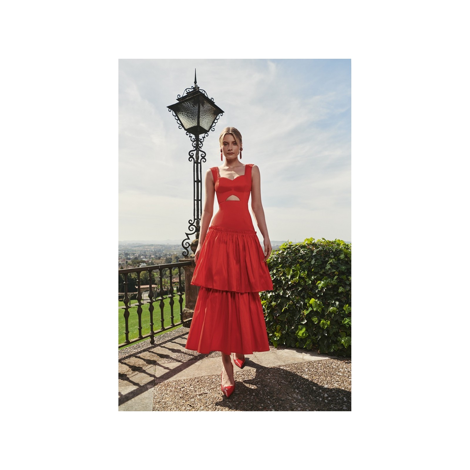 Vestido midi rojo de fiesta para boda con volantes