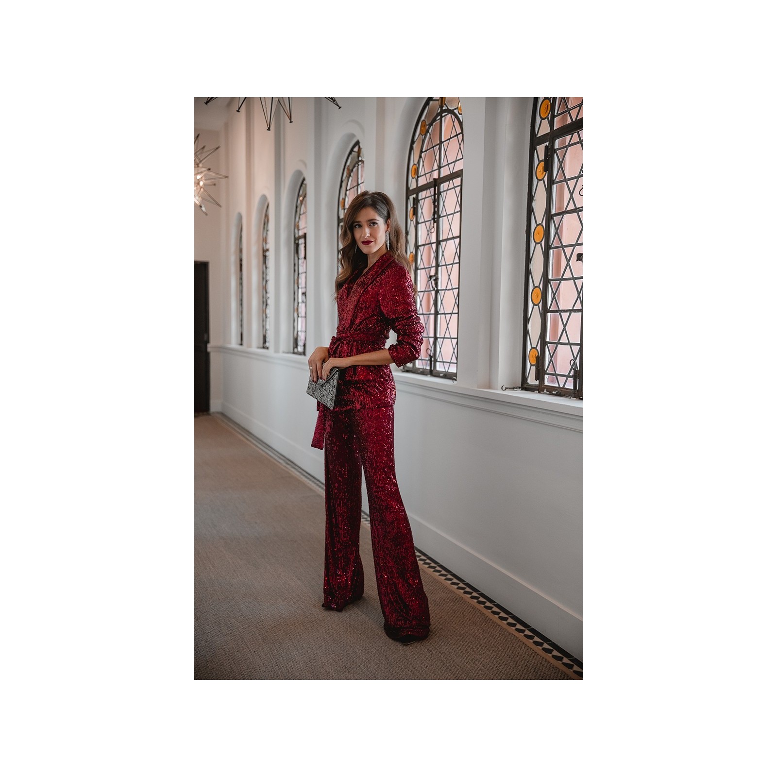 traje de chaqueta y pantalon de fiesta en lentejuelas granates