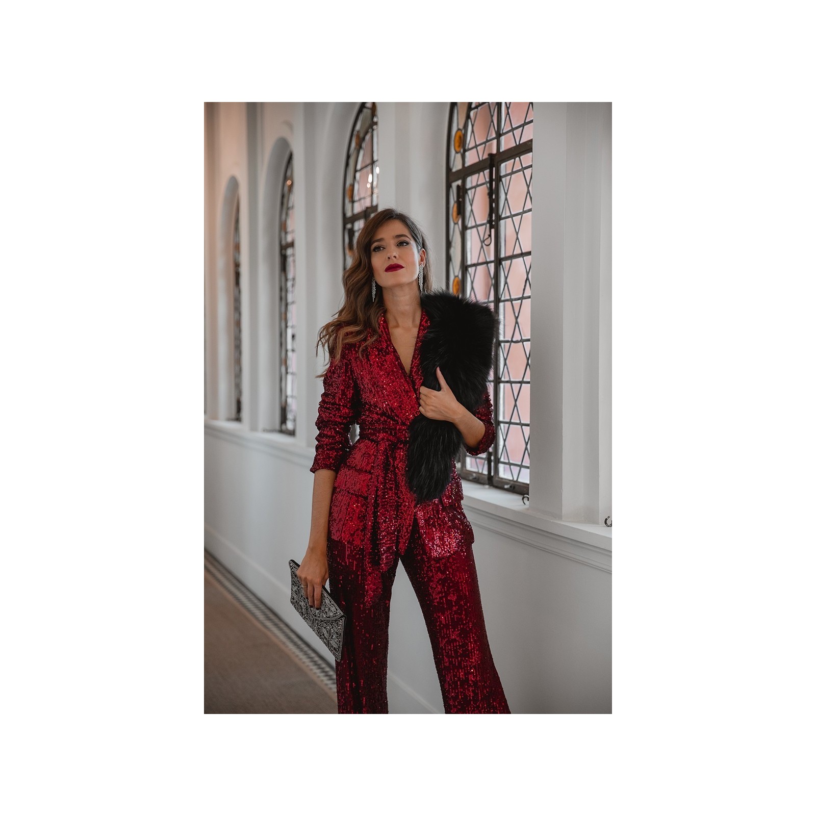 traje de chaqueta y pantalon de fiesta en lentejuelas granates