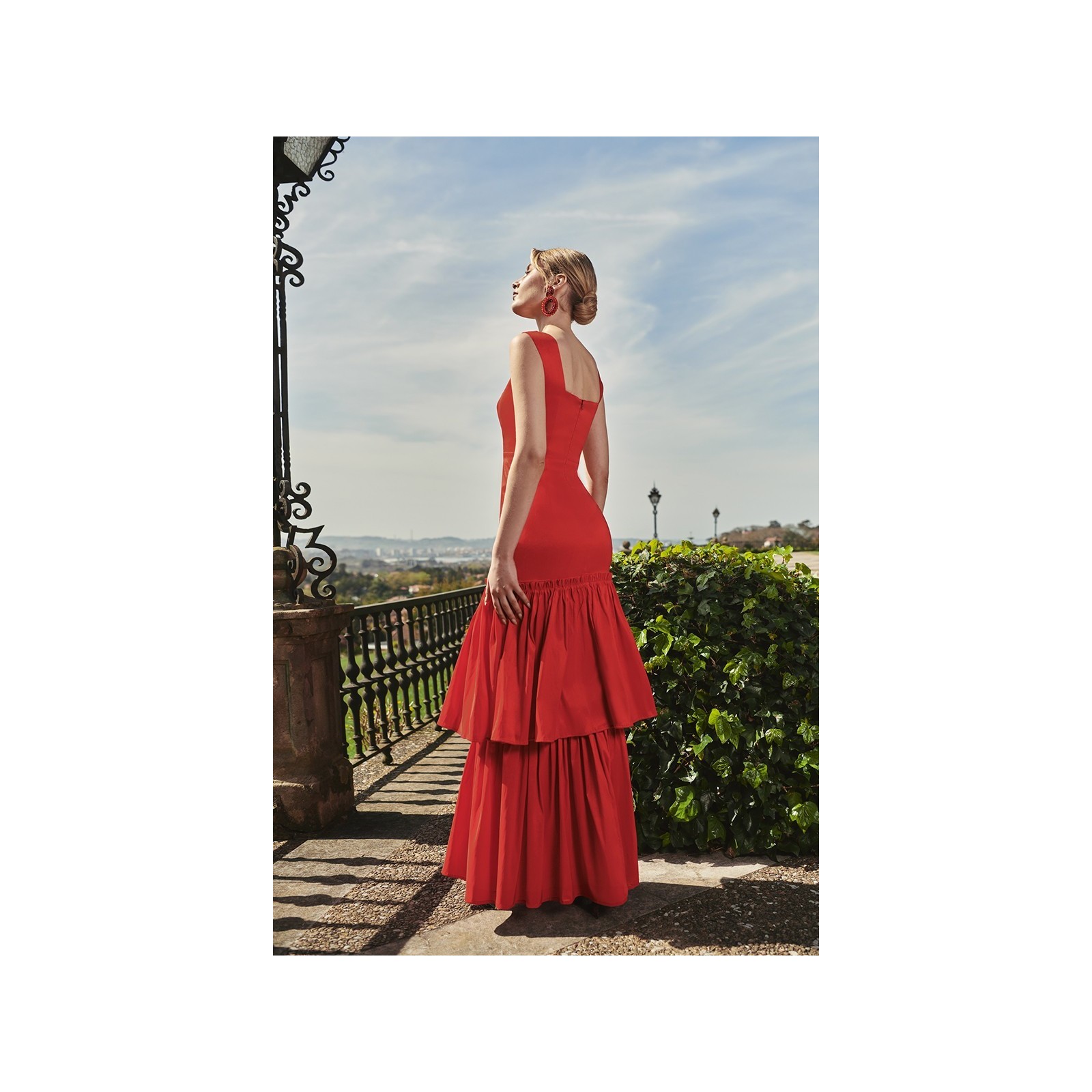 Vestido largo rojo de fiesta para boda con volantes