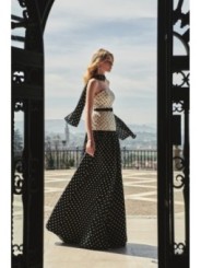 top corsé lunares blanco y negro invitada