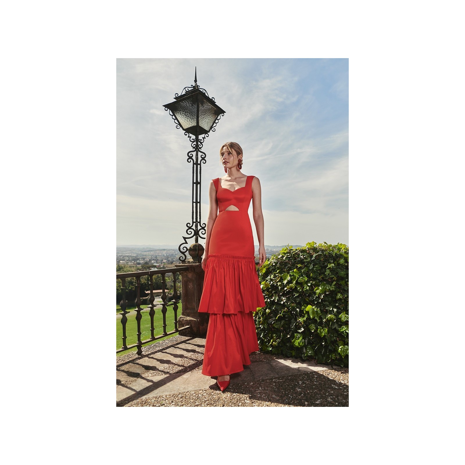 Vestido largo rojo de fiesta para boda con volantes
