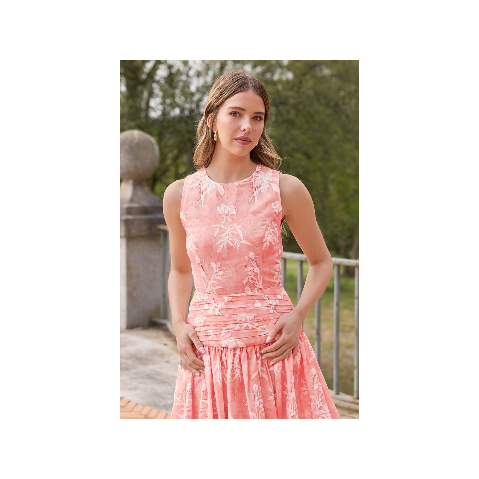 Vestido largo rosa con flores blancas de fiesta para boda con