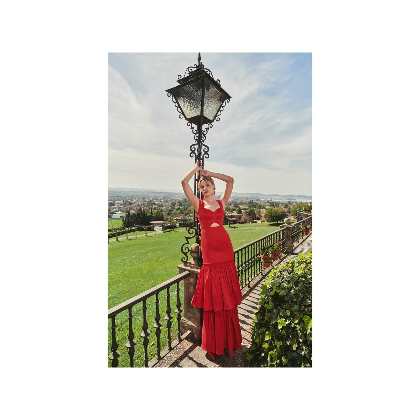 Vestido largo rojo de fiesta para boda con volantes