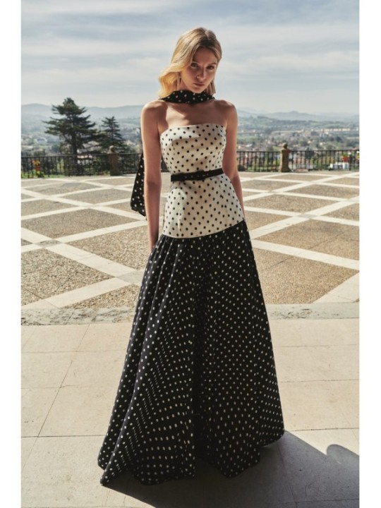 top corsé lunares blanco y negro invitada