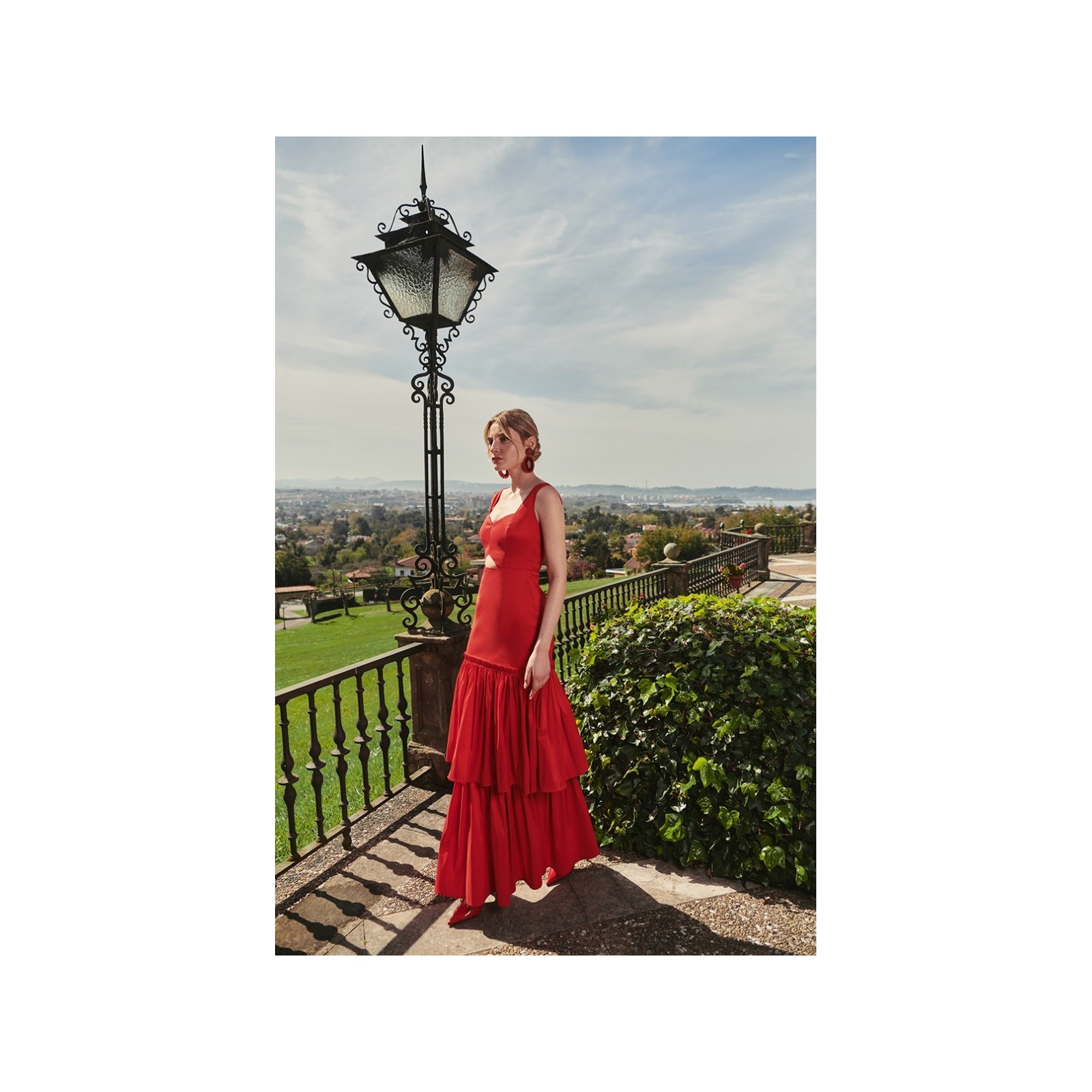 Vestido largo rojo de fiesta para boda con volantes