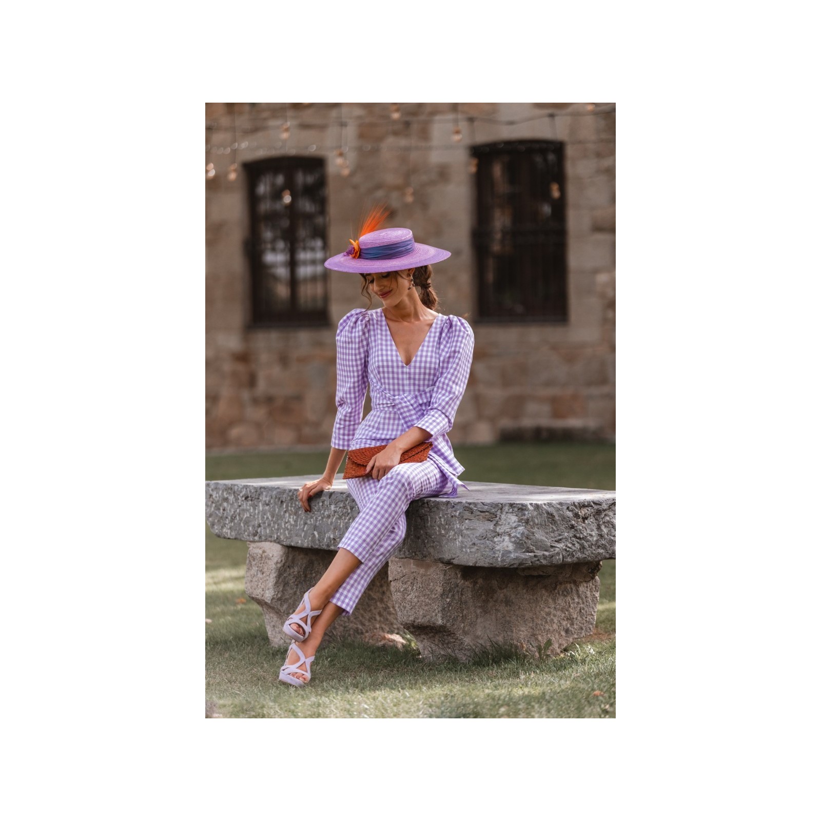 Mono de fiesta cuadro vichy lila y blanco con manga abullonada