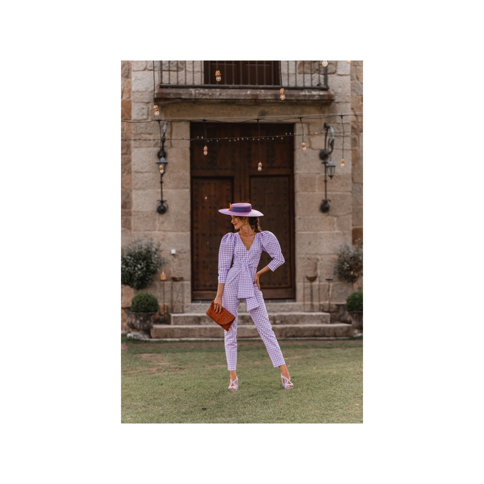 Mono de fiesta cuadro vichy lila y blanco con manga abullonada