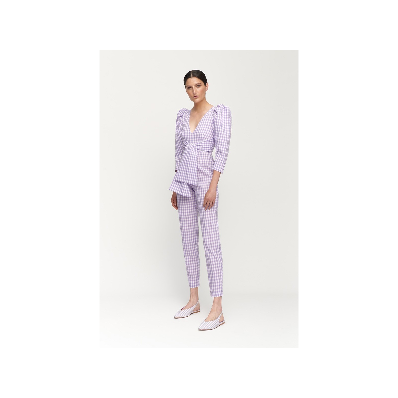 Mono de fiesta cuadro vichy lila y blanco con manga abullonada