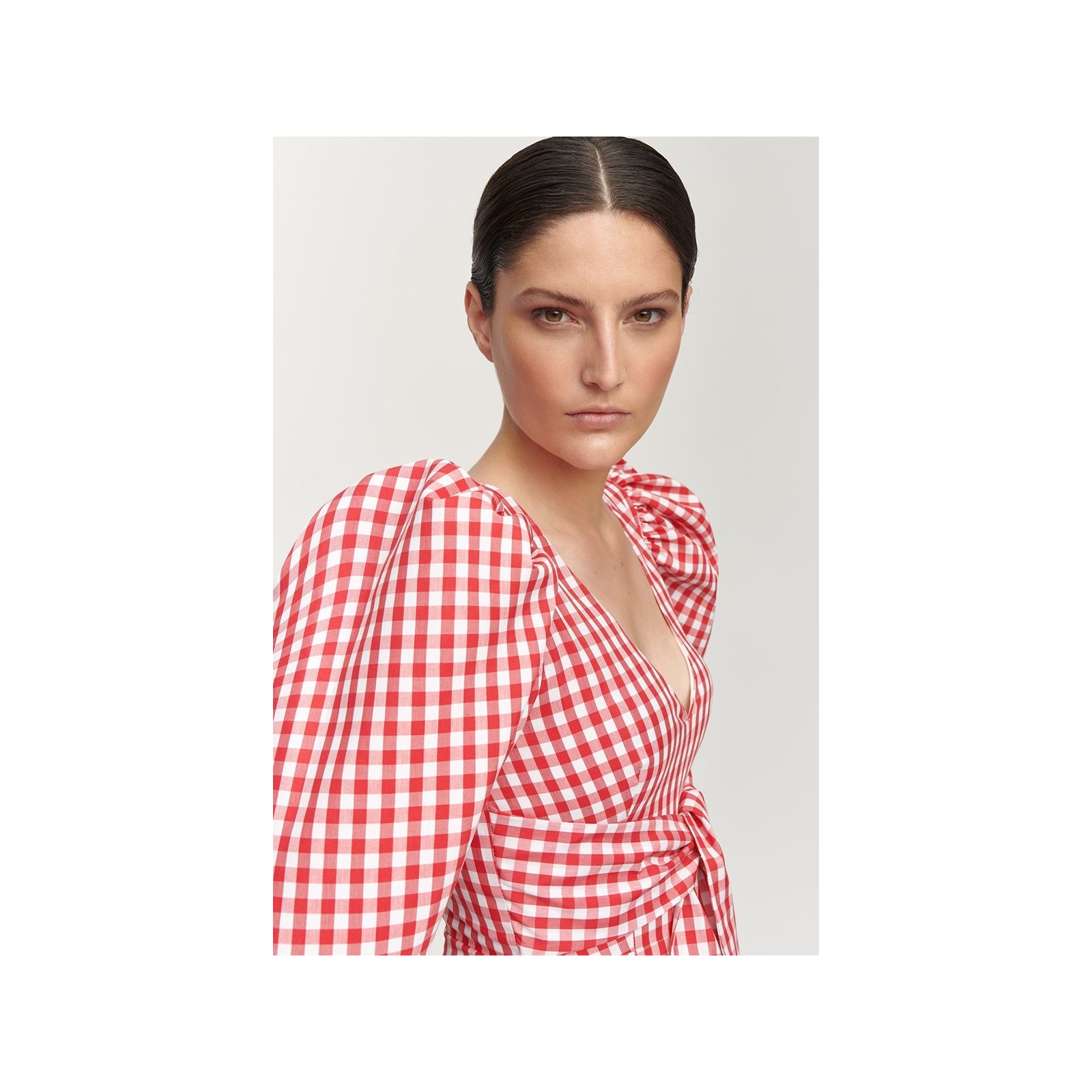 Mono de fiesta cuadro vichy rojo y blanco con manga abullonada