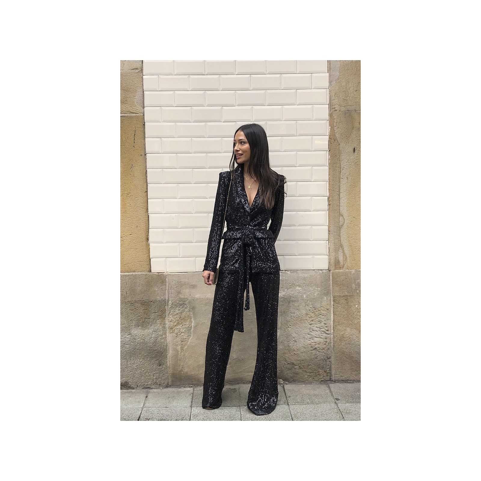 Traje de chaqueta y pantalón negro de lentejuelas
