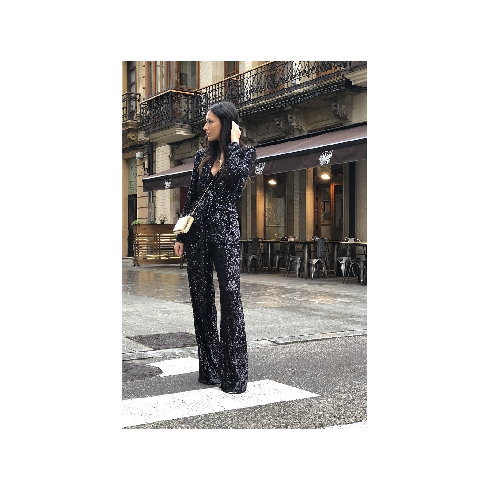 Traje de chaqueta y pantalón negro de lentejuelas