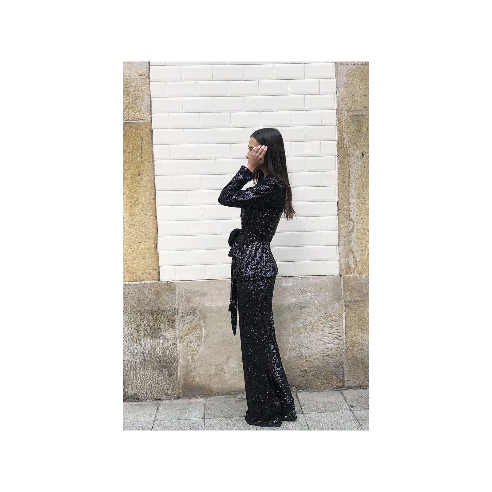 Traje de chaqueta y pantalón negro de lentejuelas