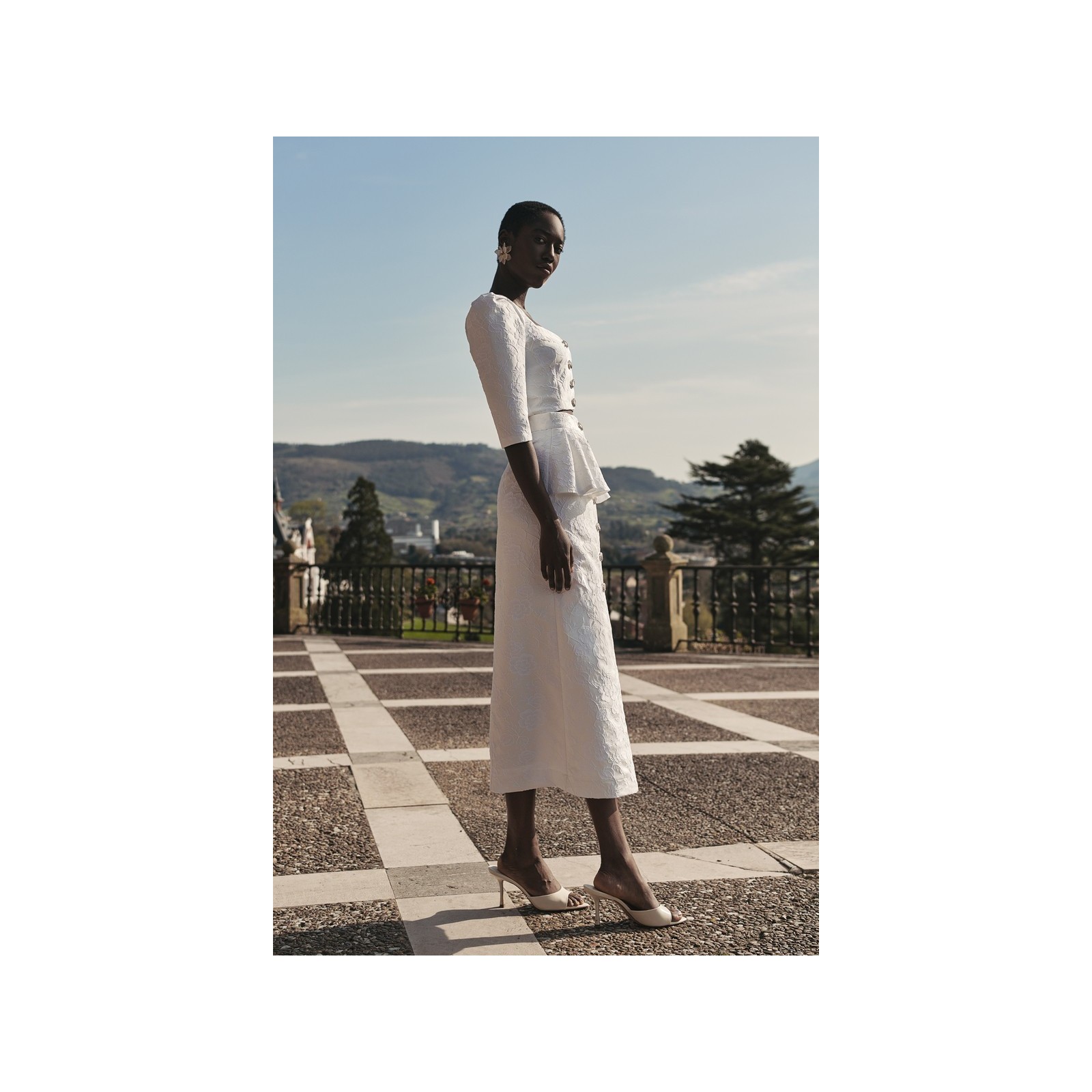 Falda brocada blanca midi joya con peplum