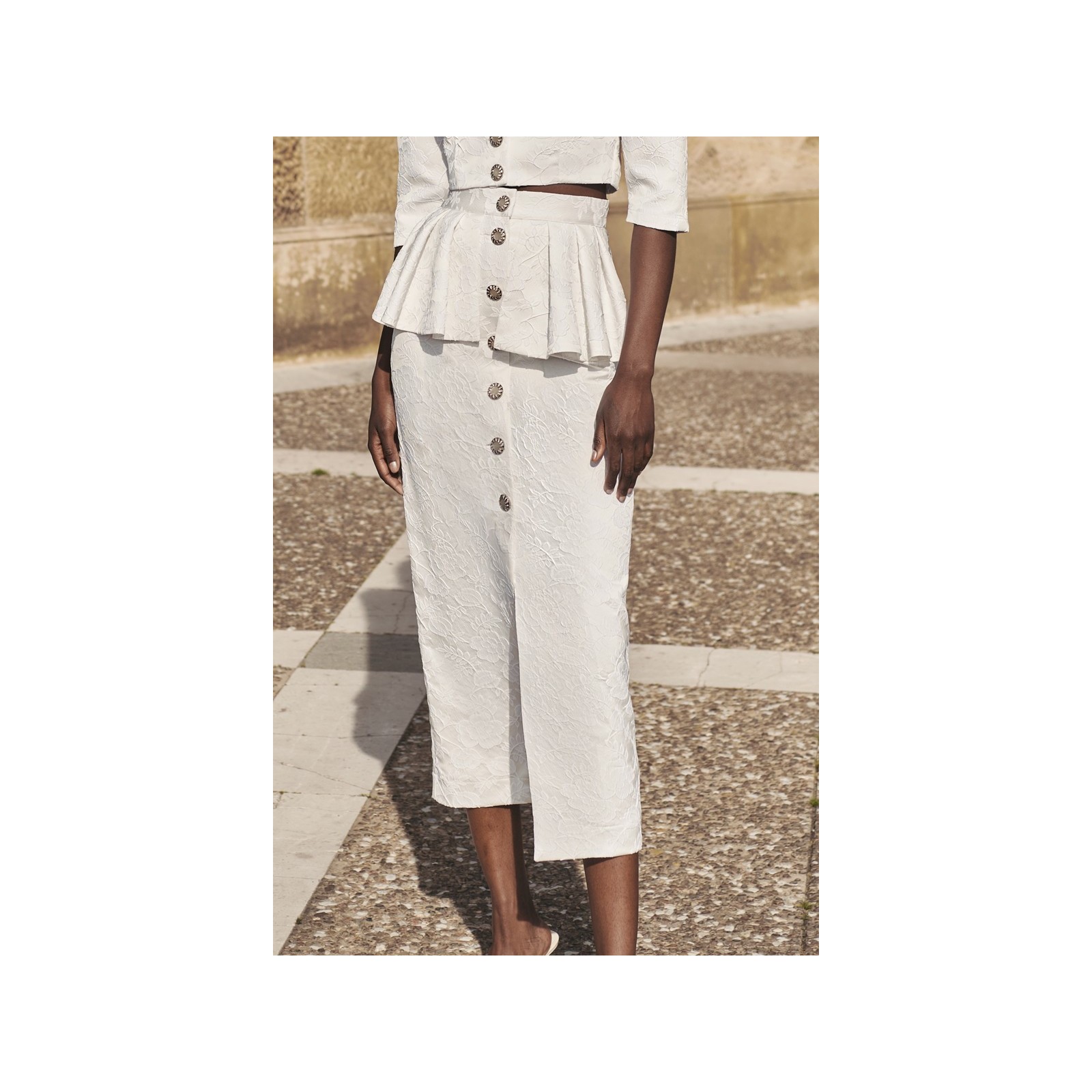 Falda brocada blanca midi joya con peplum