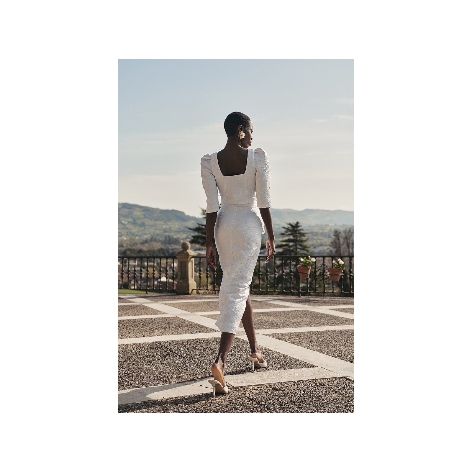 Falda brocada blanca midi joya con peplum