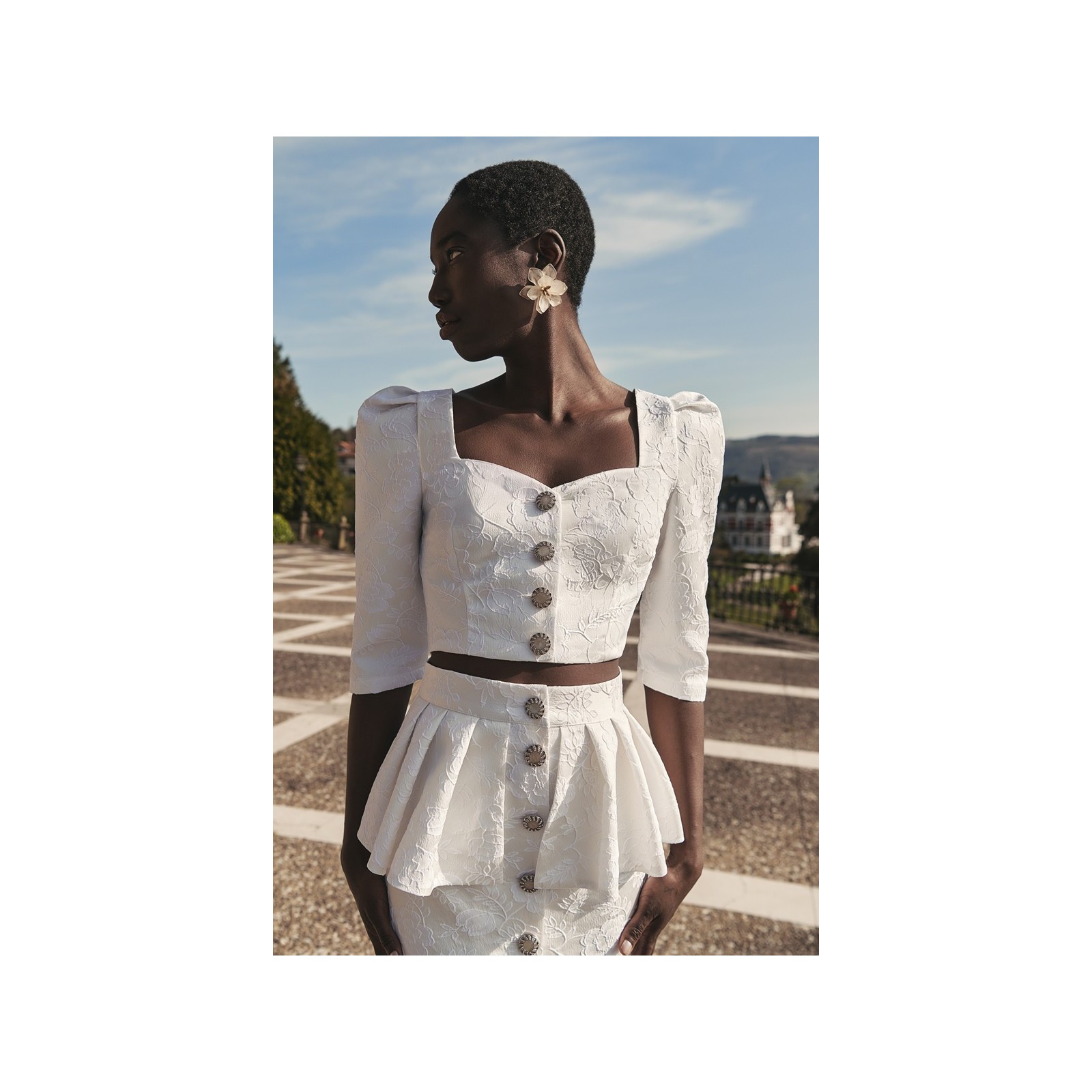 Top joya de jacquard brocado flores blanco escote corazon