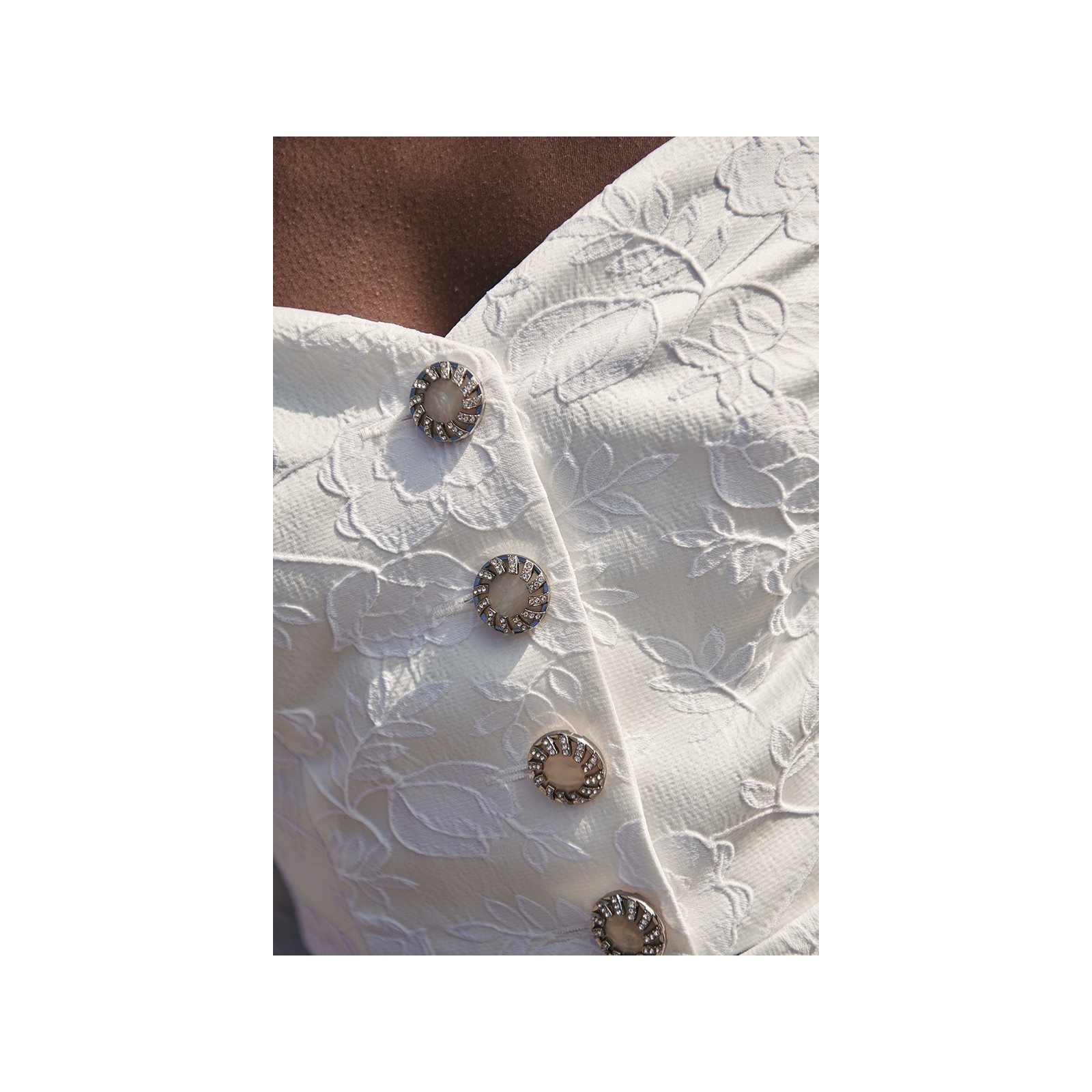 Top joya de jacquard brocado flores blanco escote corazon