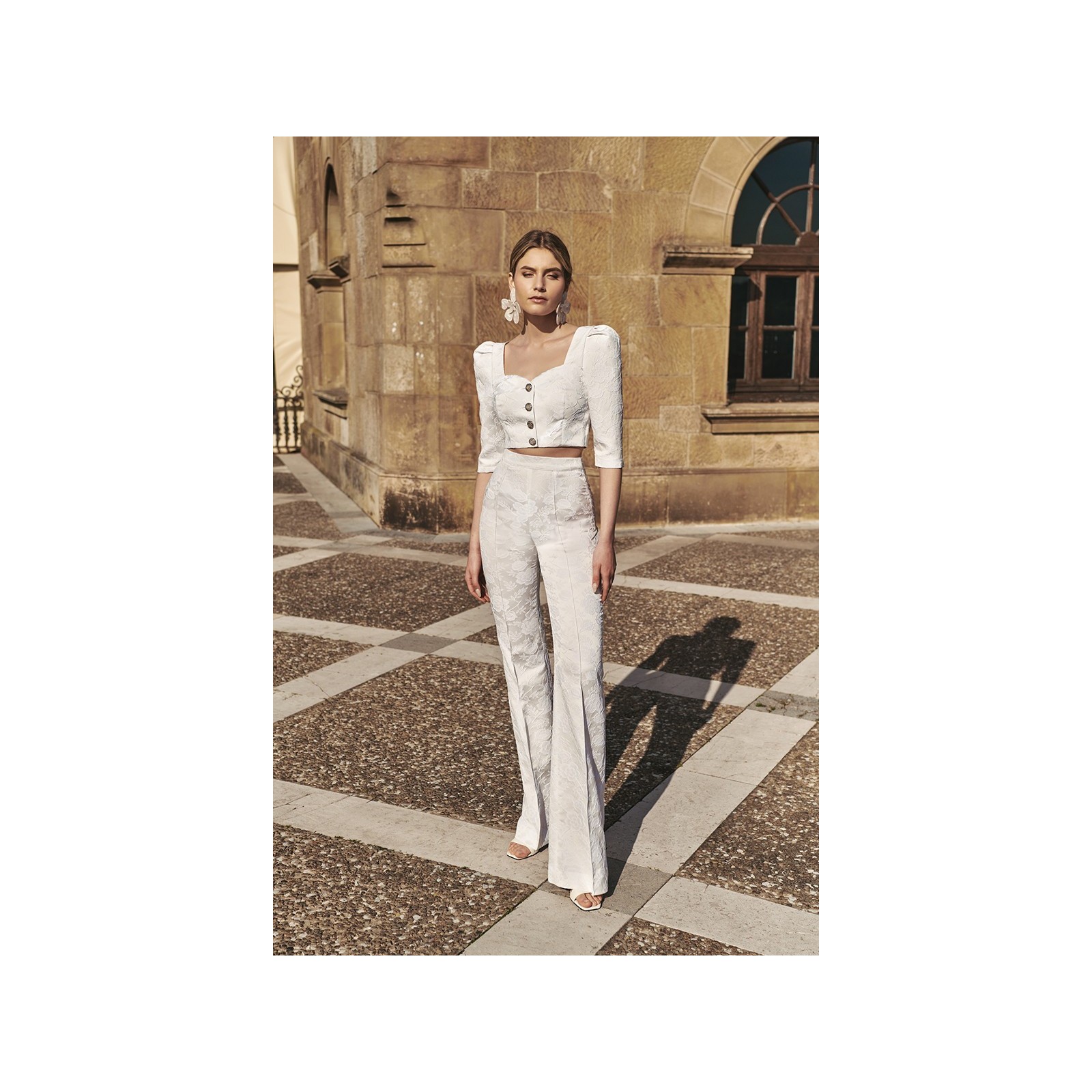 Top joya de jacquard brocado flores blanco escote corazon