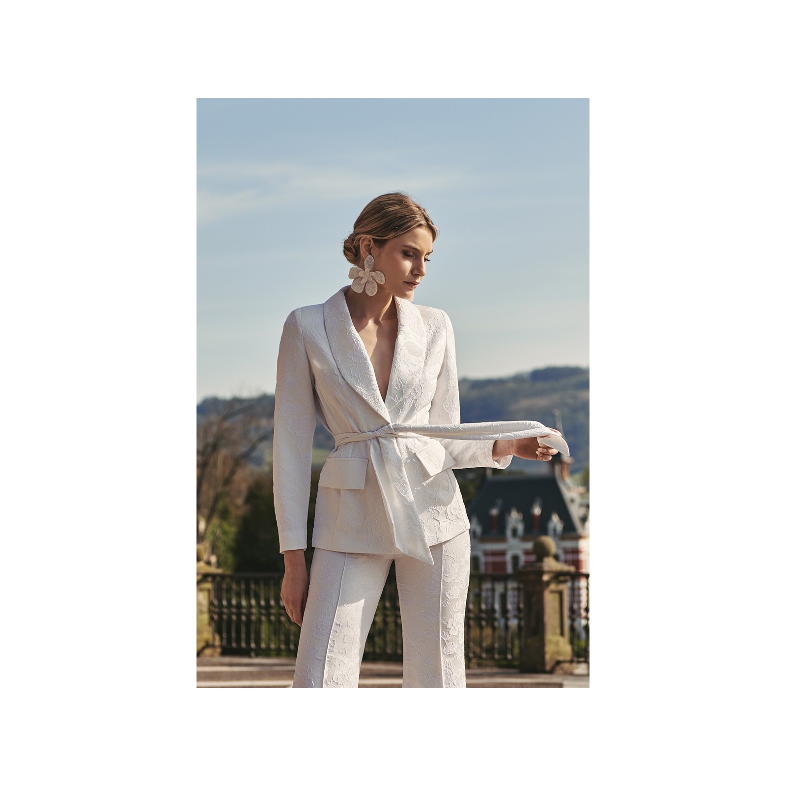 Chaqueta americana jacquard blanco flores para novia civil