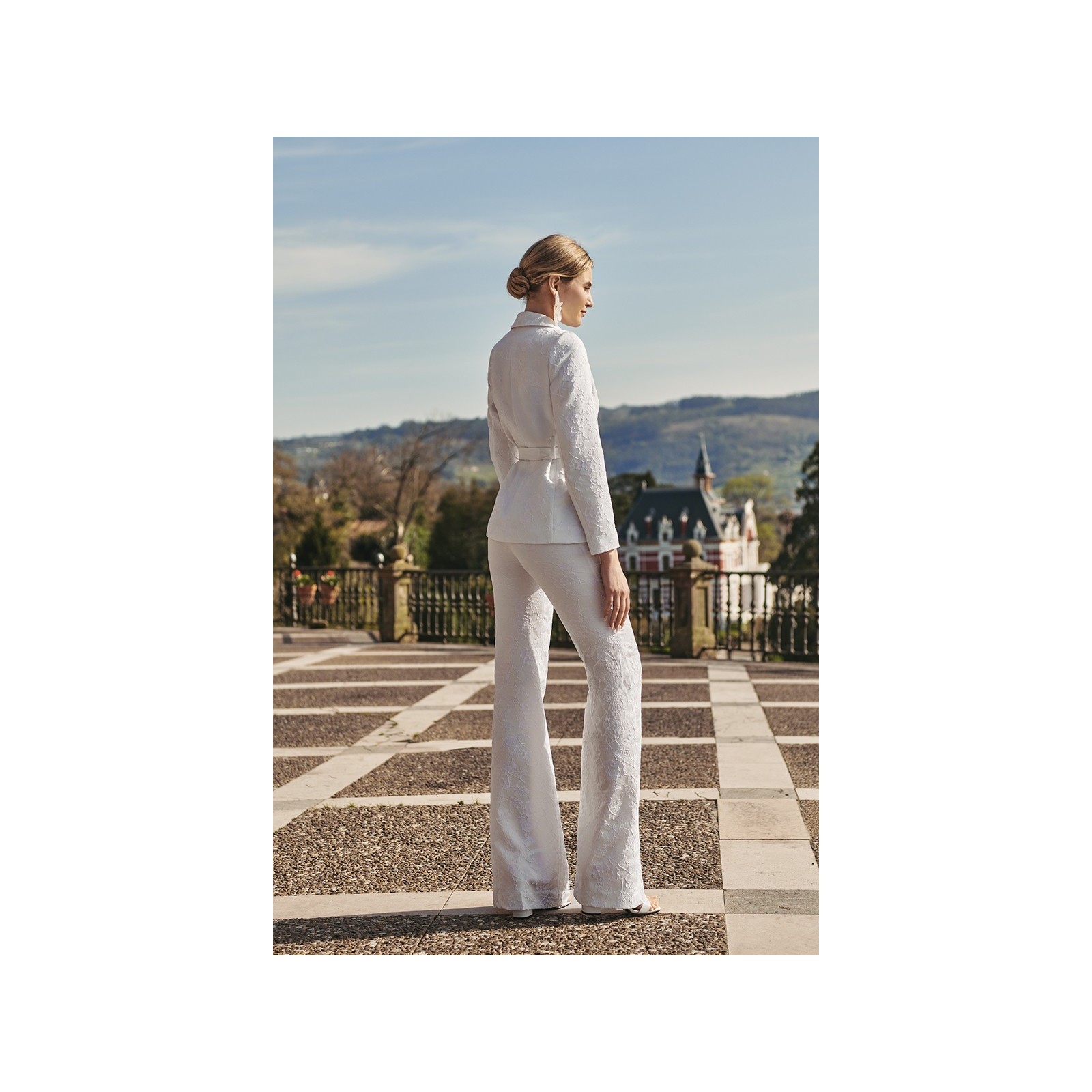 Chaqueta americana jacquard blanco flores para novia civil