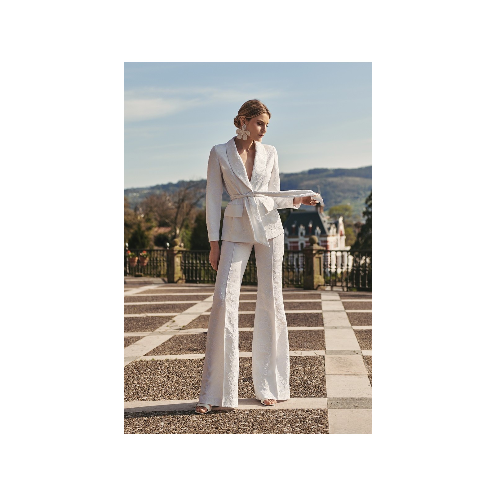 Chaqueta americana jacquard blanco flores para novia civil