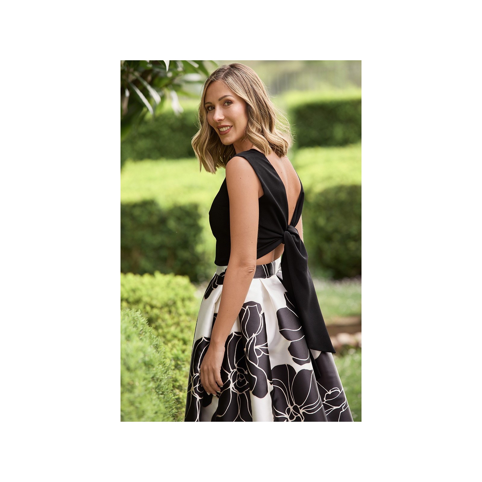 Top crepe negro con lazada espalda
