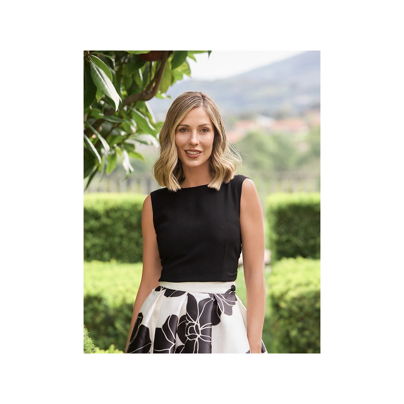 Top crepe negro con lazada espalda