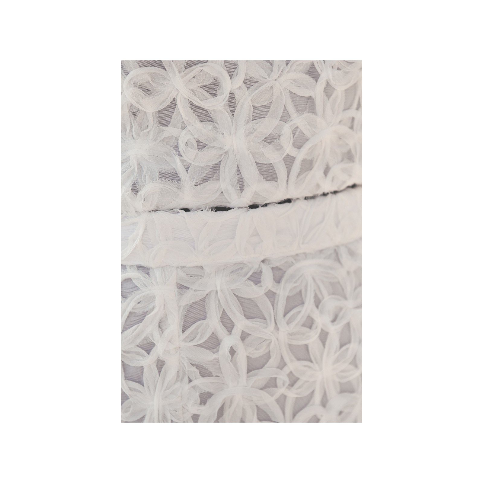 top cruzado en tul blanco y organza en relieve para novia