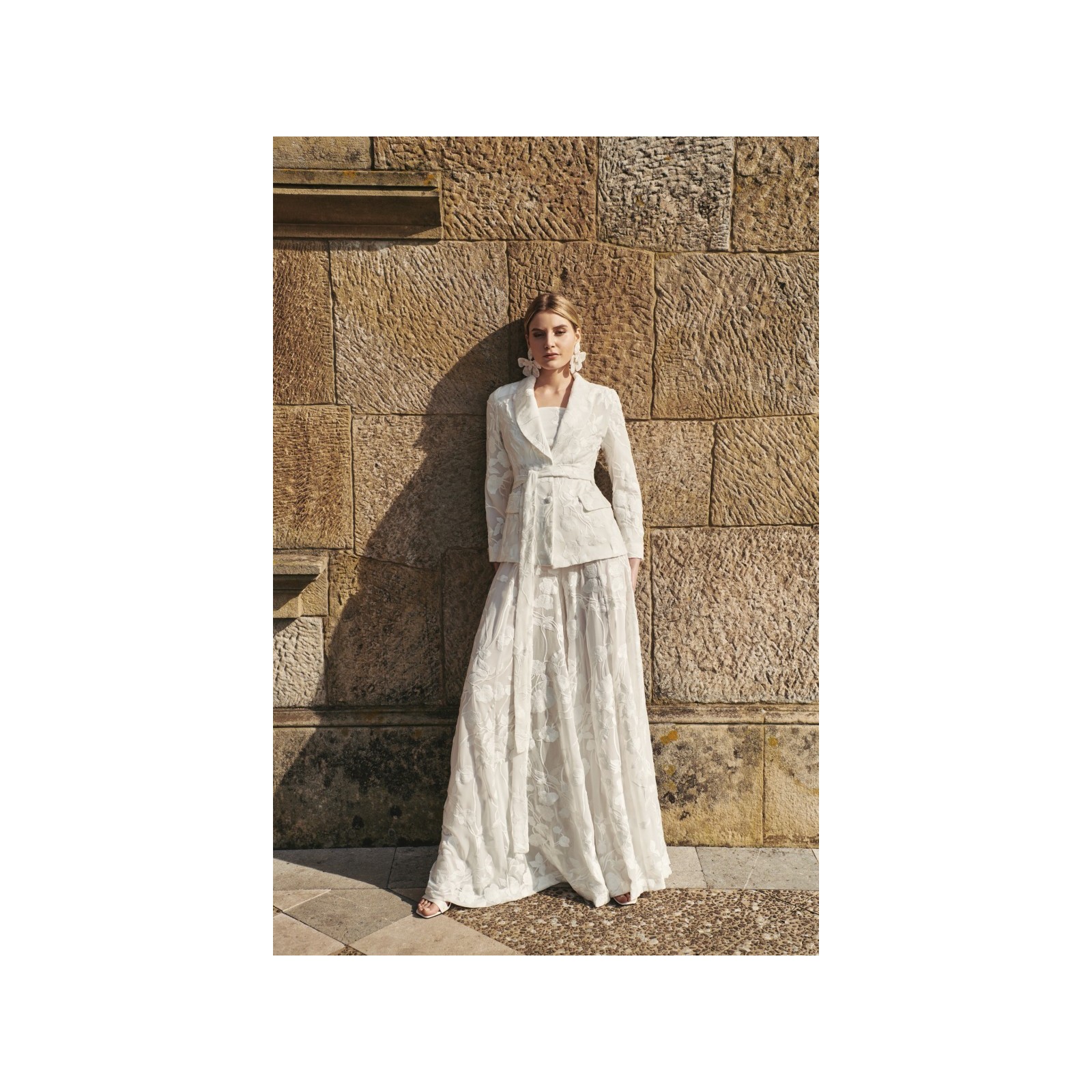 Chaqueta americana gasa blanca bordada para novia civil