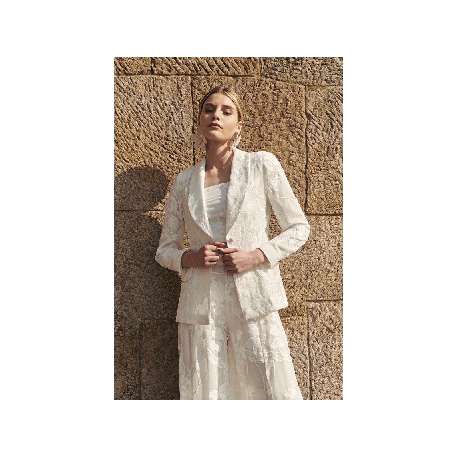 Chaqueta americana gasa blanca bordada para novia civil