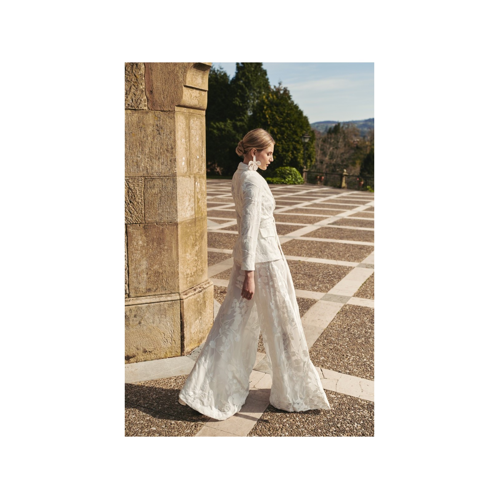 Chaqueta americana gasa blanca bordada para novia civil