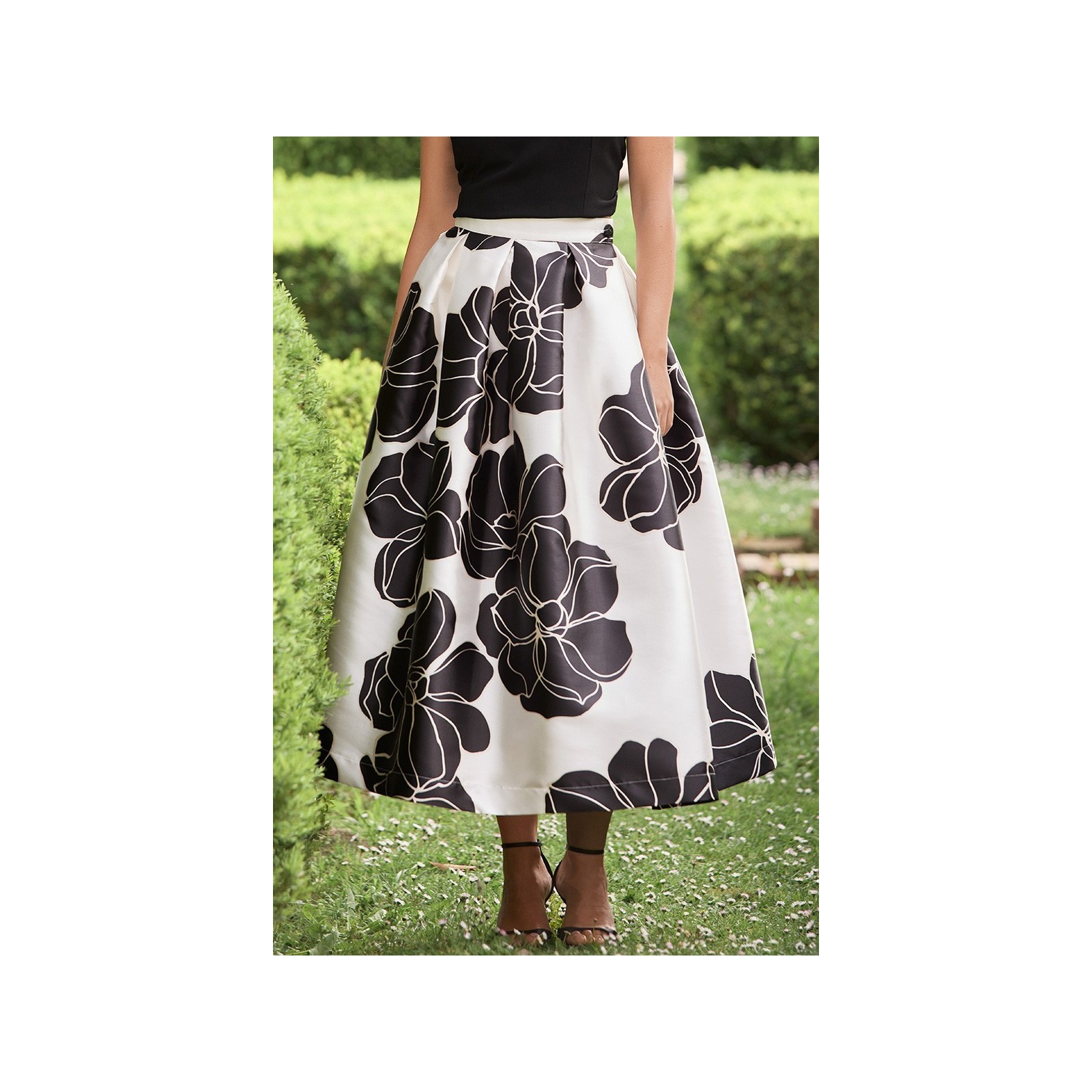 falda midi abullonada mikado blanco y negro inivtada