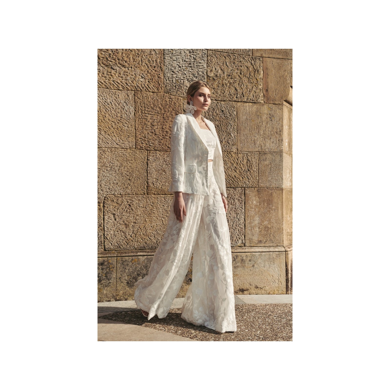 Chaqueta americana gasa blanca bordada para novia civil