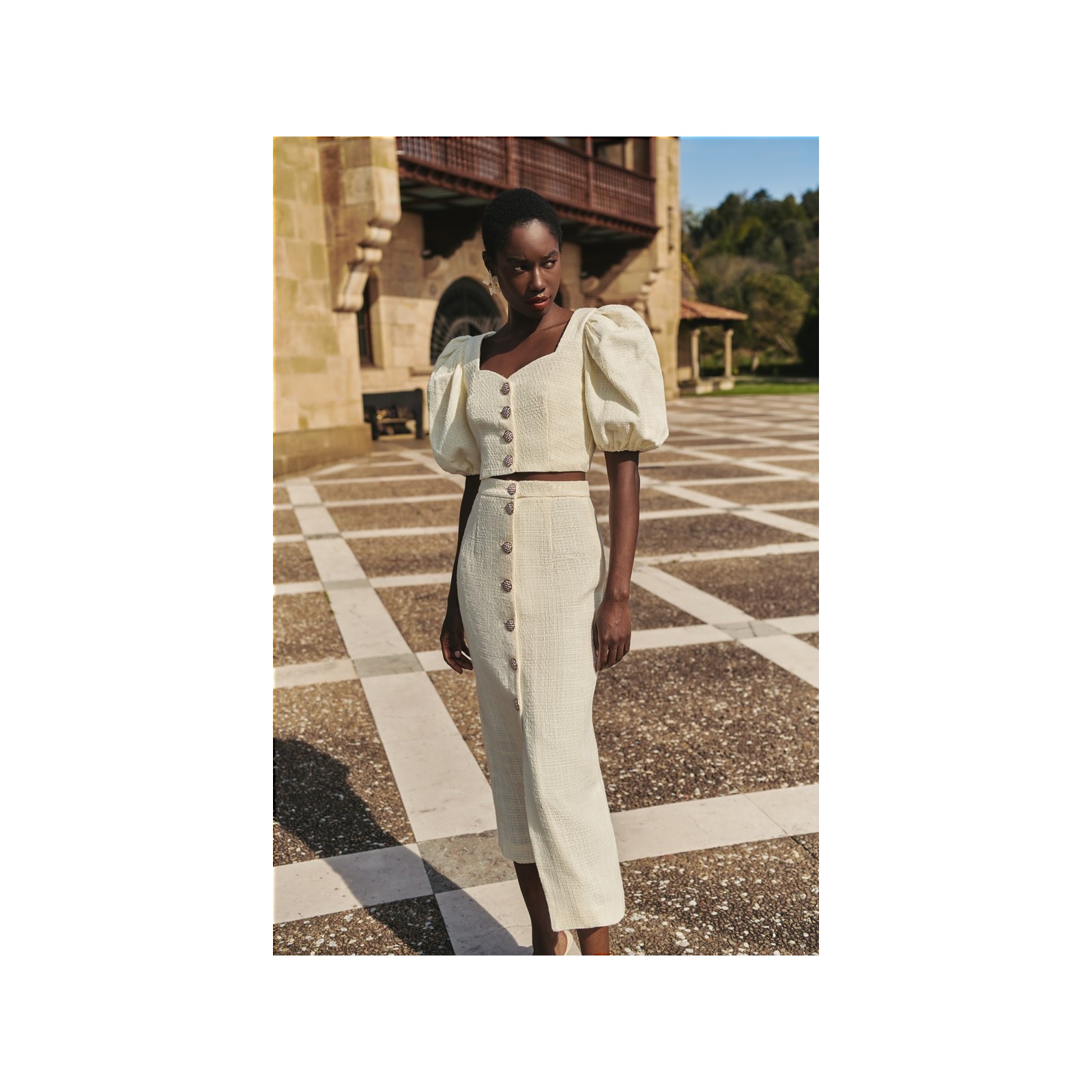 Top manga abullonada joya chanel blanco roto