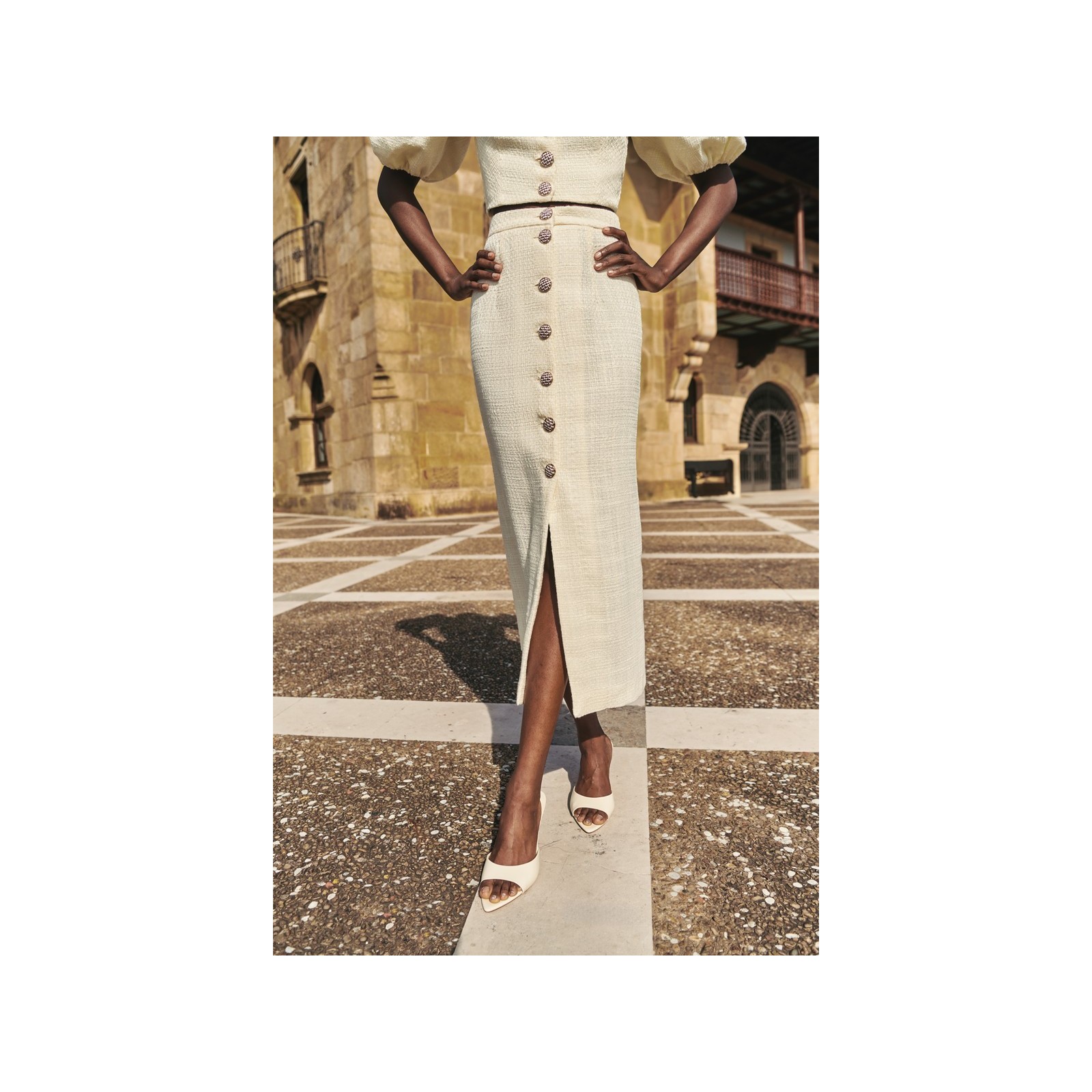 Top manga abullonada joya chanel blanco roto