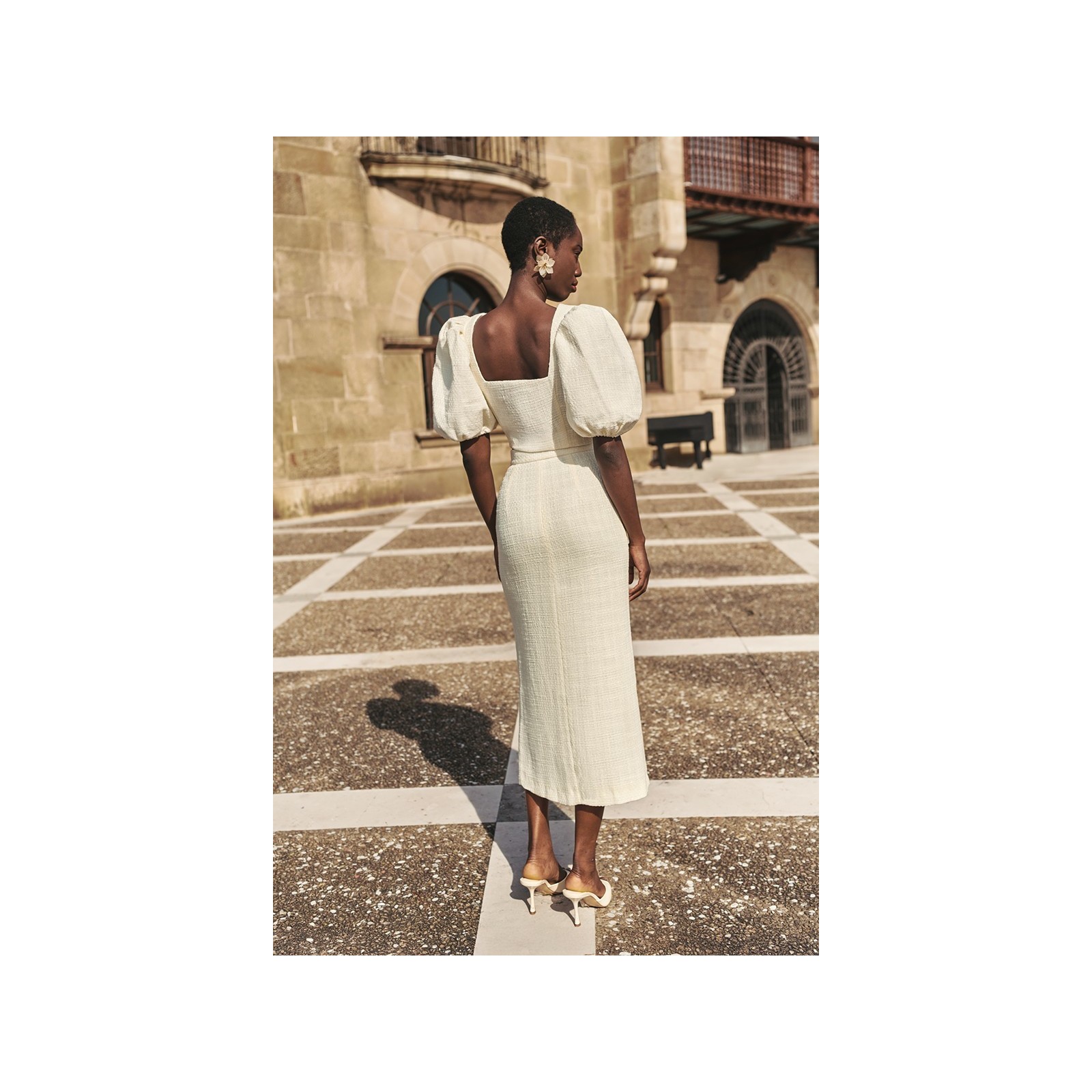 Top manga abullonada joya chanel blanco roto